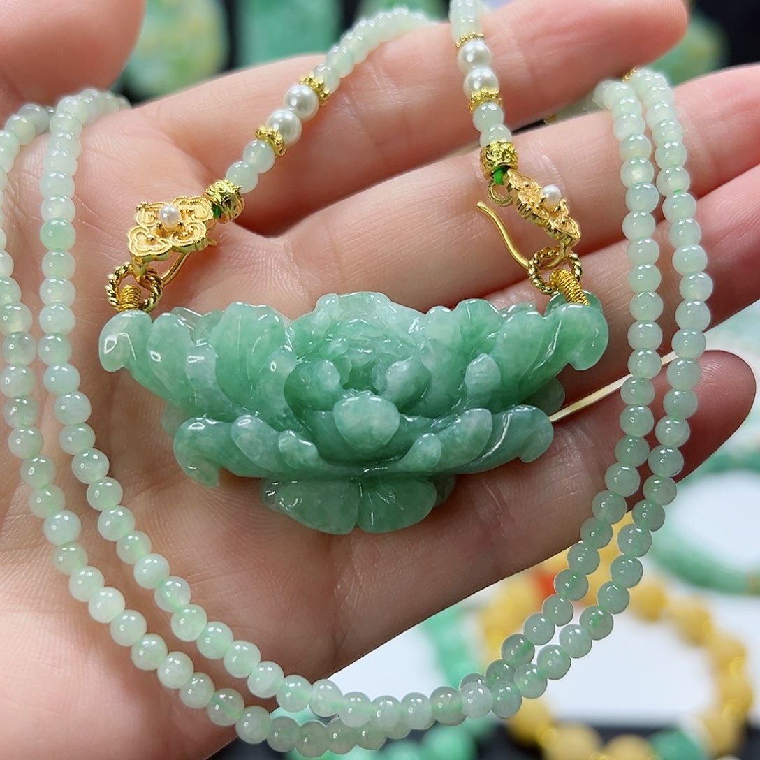 颈饰未镶嵌翡翠吊坠