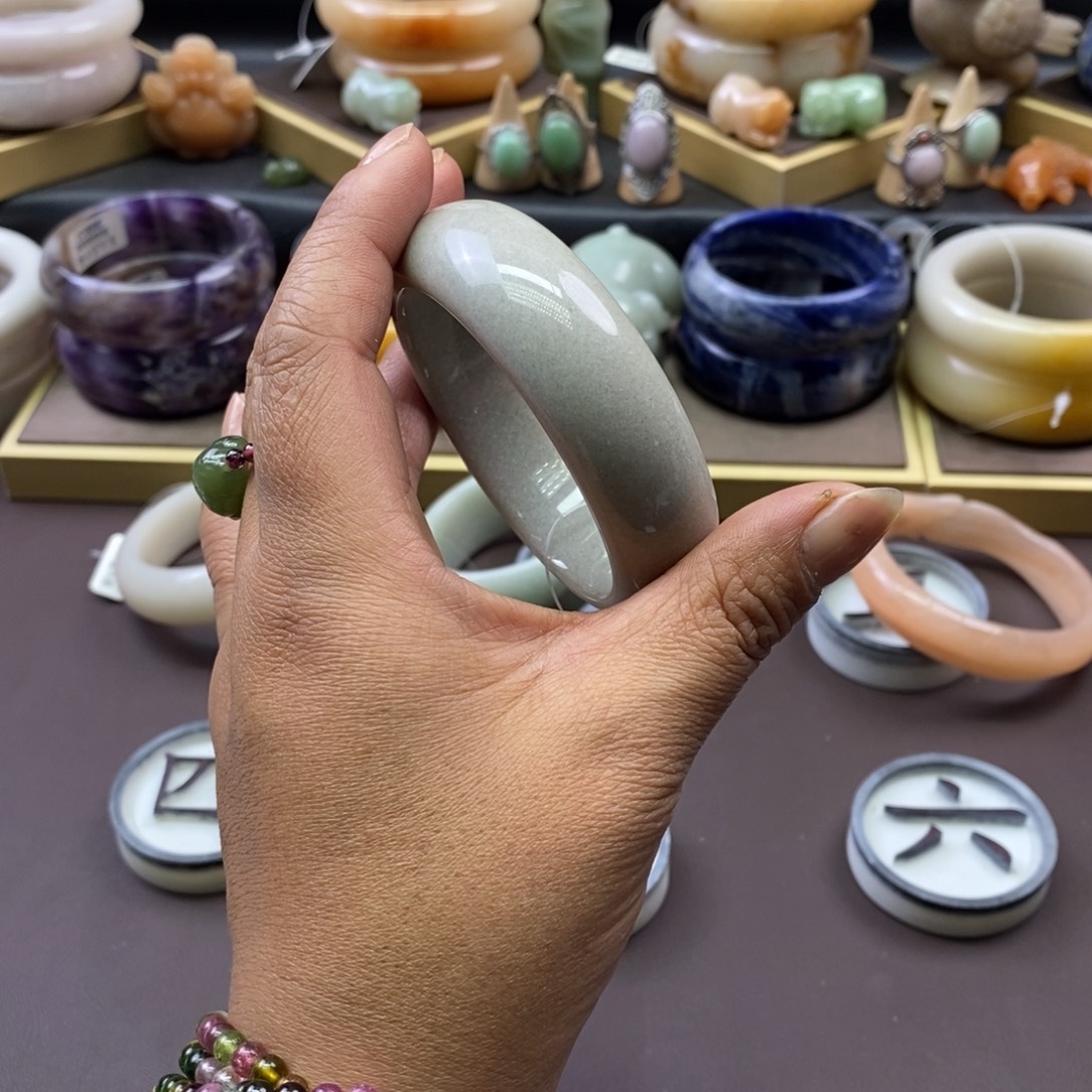 石英质玉未镶嵌手镯