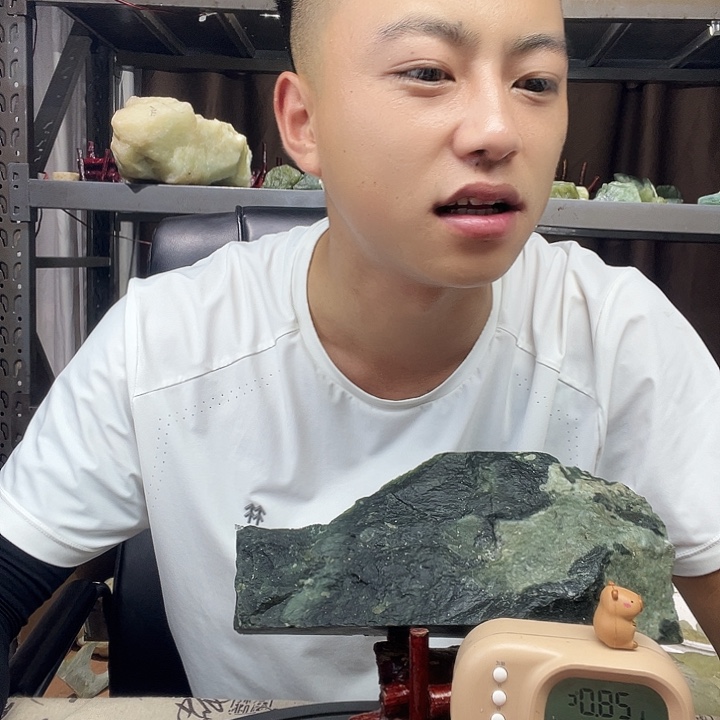 当***乐蛇纹石玉未镶嵌珠宝奇石2