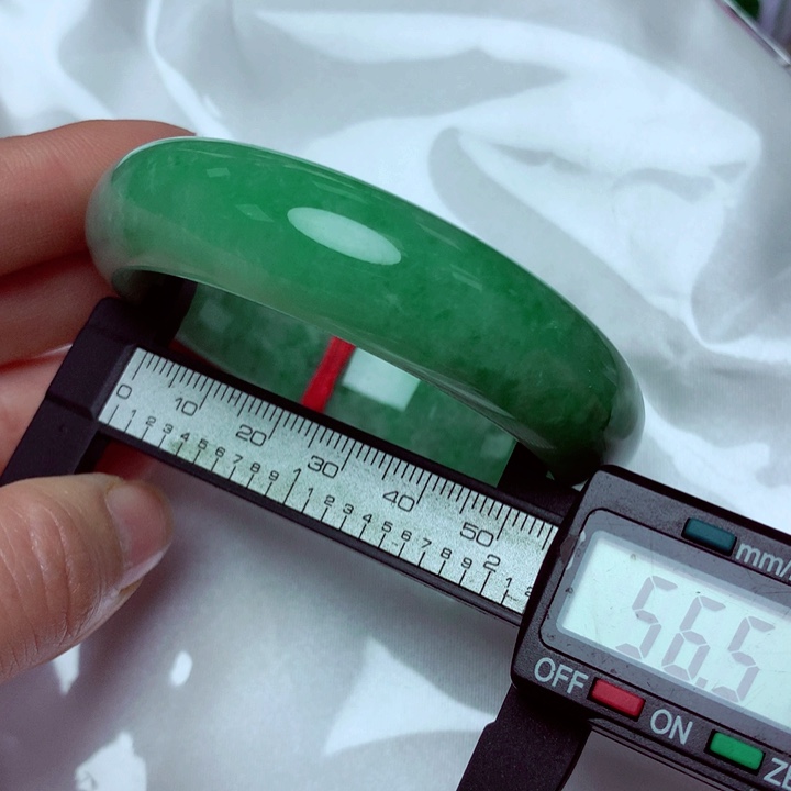 翡翠手镯未镶嵌手镯