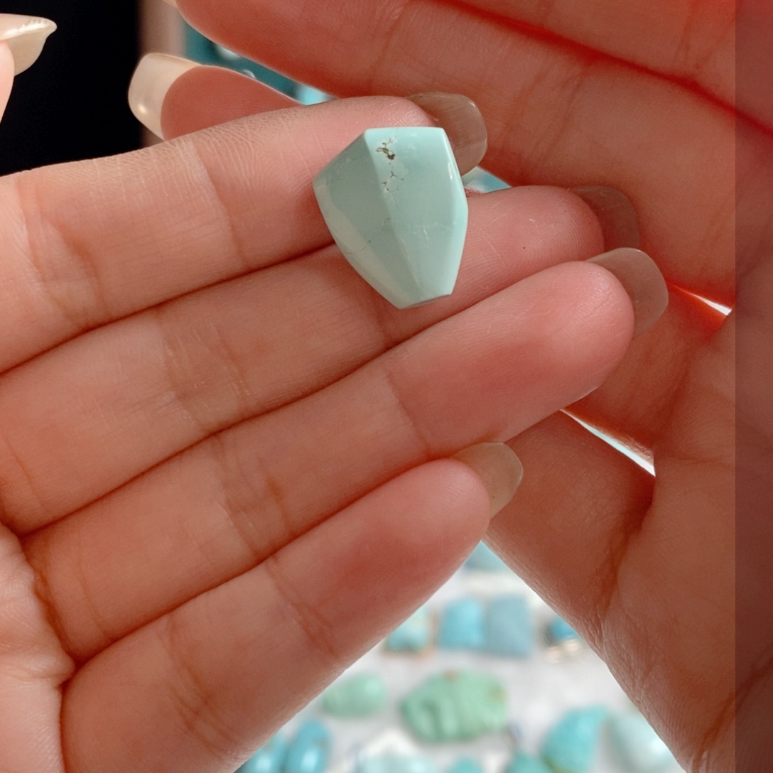 绿松石颈饰未镶嵌