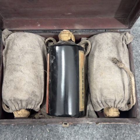 盘子瓶子手工手绘