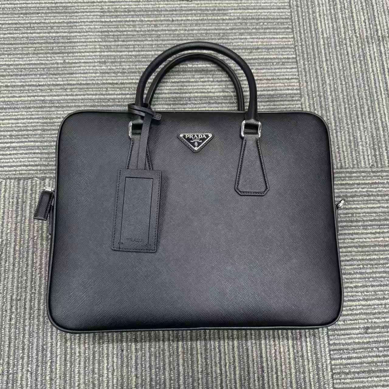 未使用 Prada/普拉达 全新PRADA普拉达荔枝纹牛皮公文