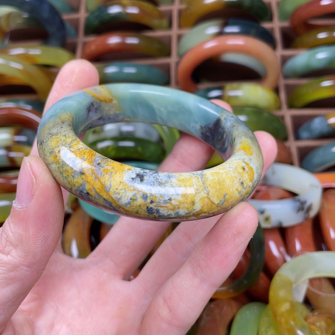 蛇纹石玉未镶嵌手镯