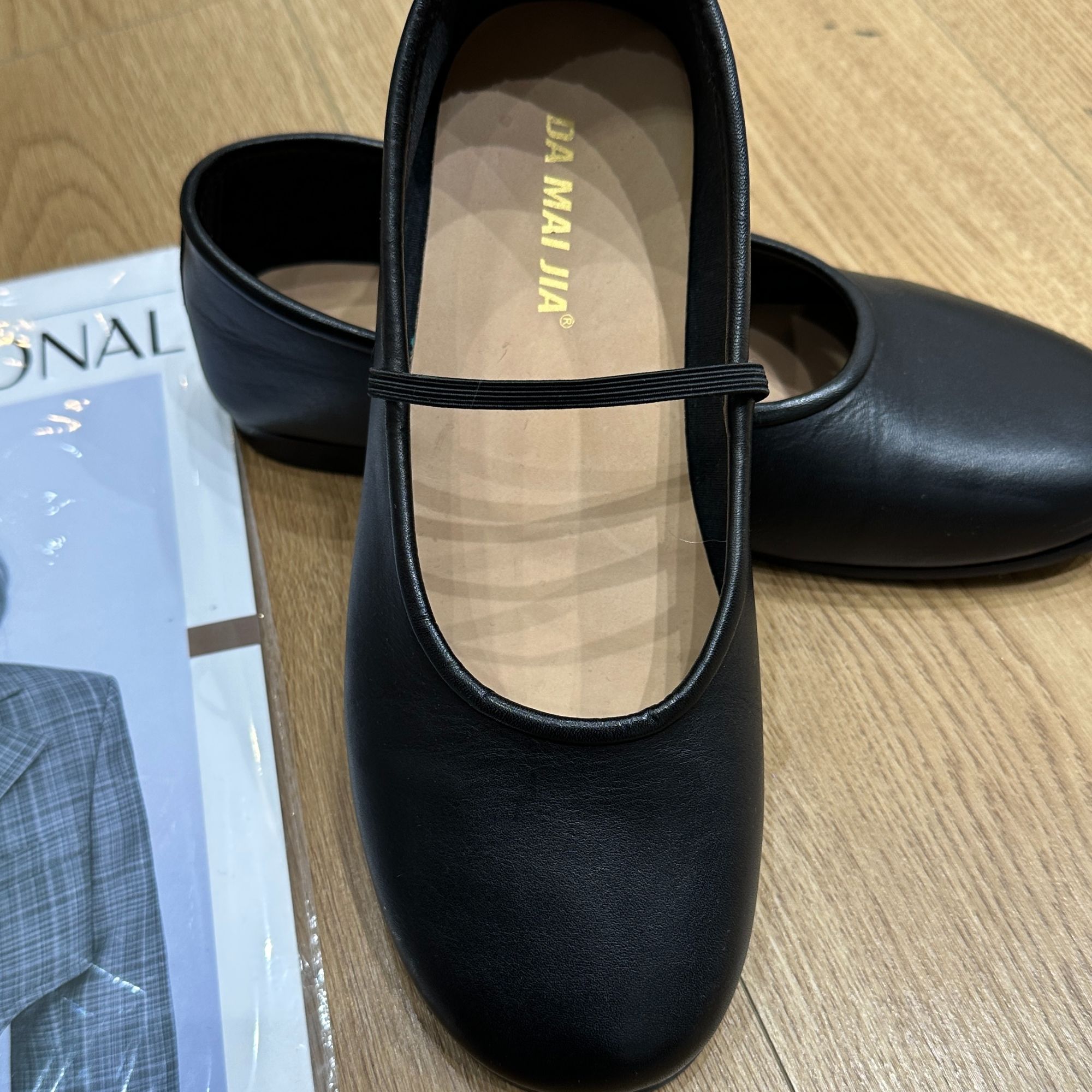 极简风黑色一字带单鞋舒适平底圆头设计