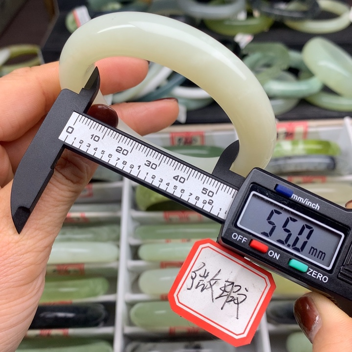 蛇纹石玉未镶嵌手镯871