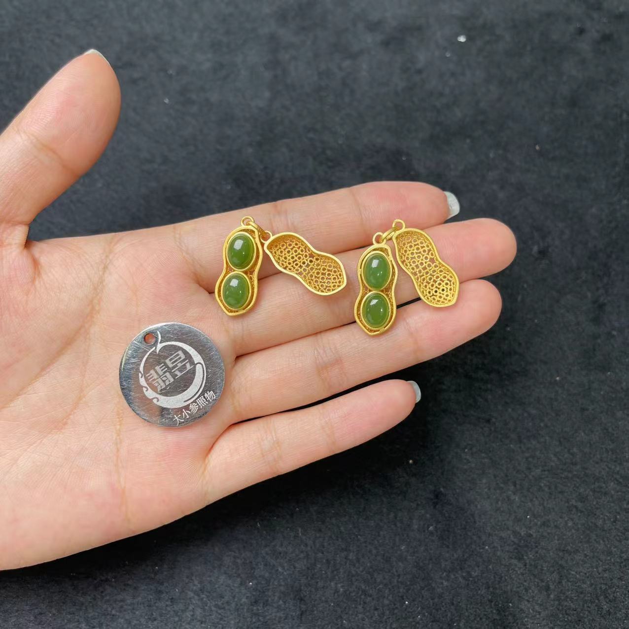 37053T31-4N6-和田玉吊坠s925银扣-多样性发其一