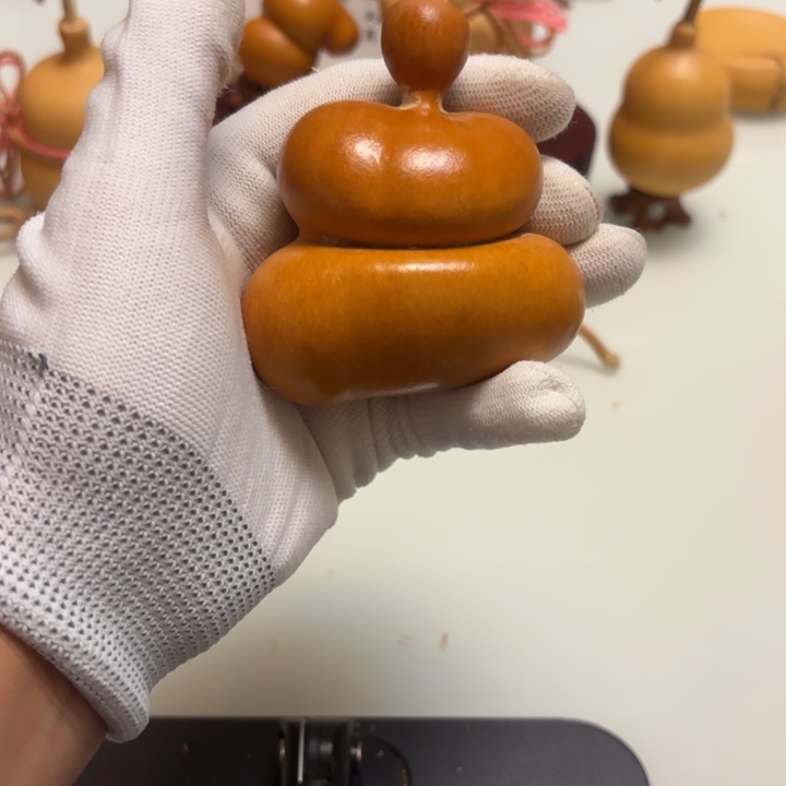 贝****天然手捻老皮葫芦