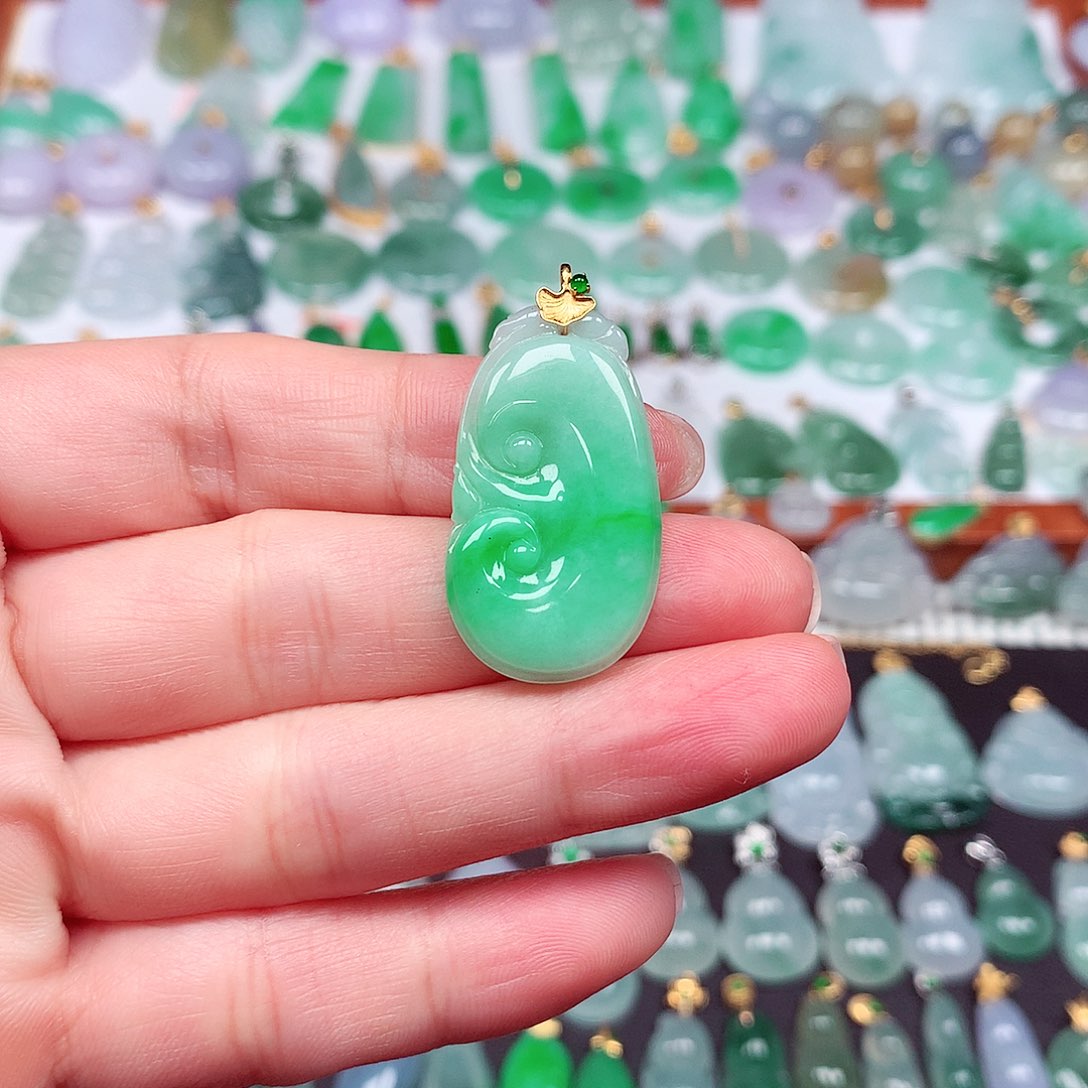 翡翠颈饰18K金镶嵌天然翡翠A货