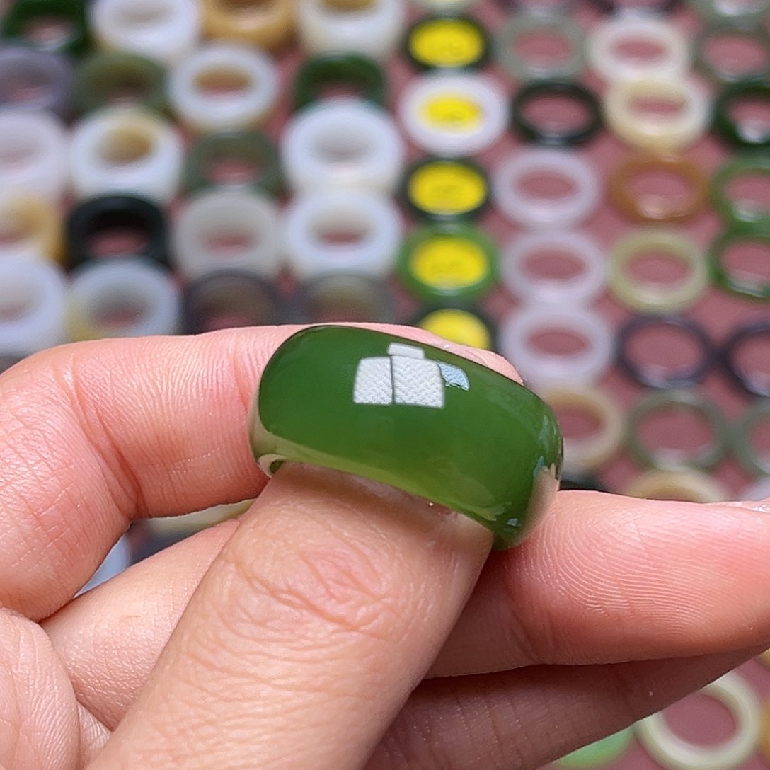 和田玉戒指未镶嵌18内径 无皮辣绿