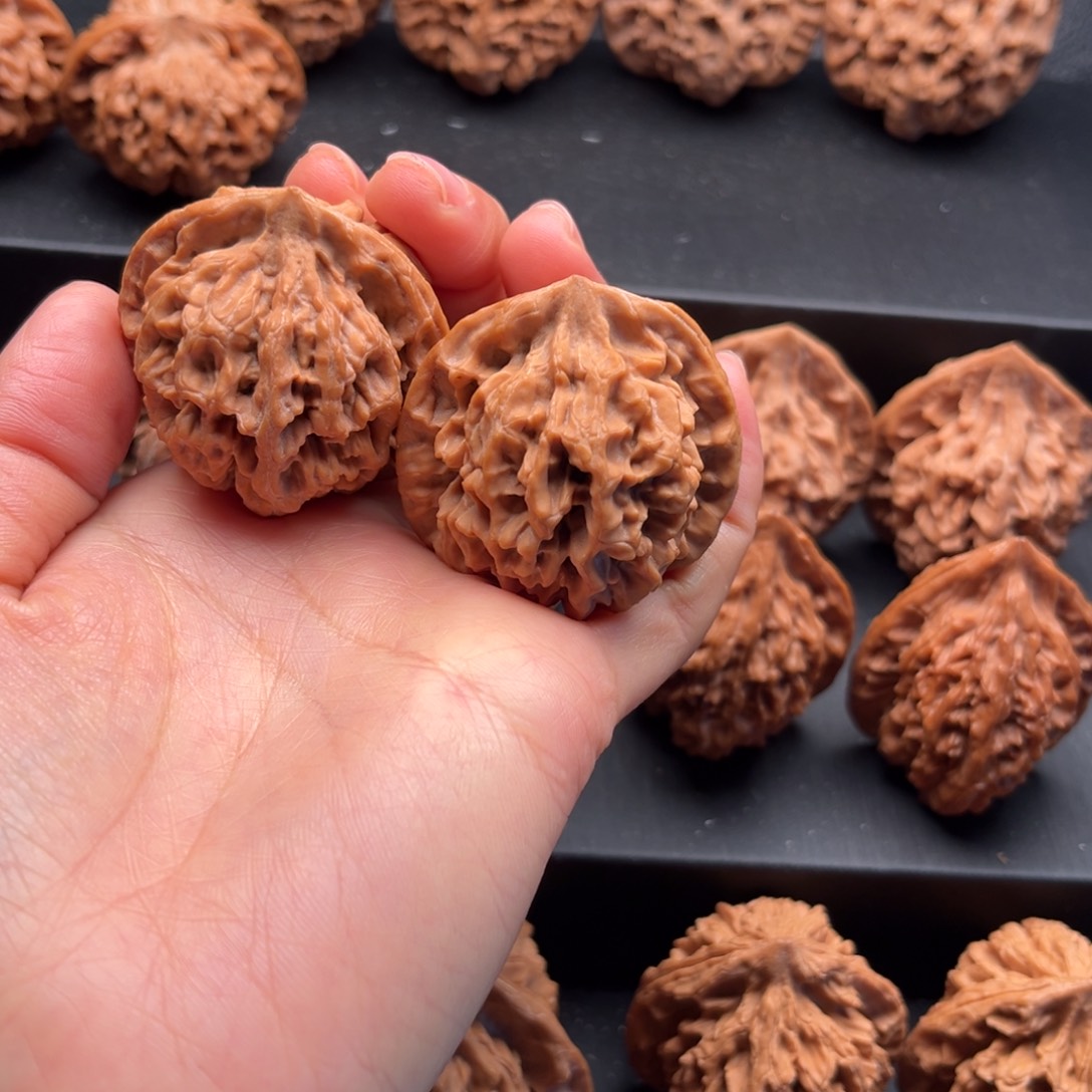 ****河把件文玩核桃大花