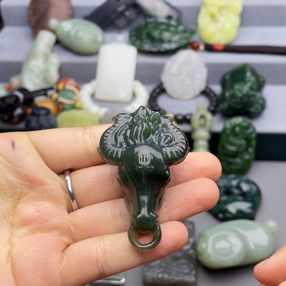 和田玉未镶嵌颈饰