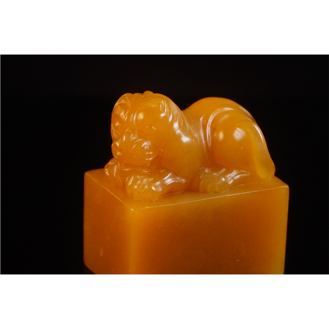 寿山田黄石虎钮章 28.4*25.5*16.5mm重约22.9g