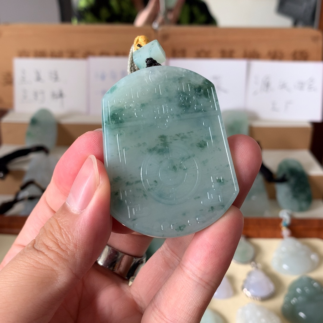 红***君翡翠未镶嵌吊坠(不含链)