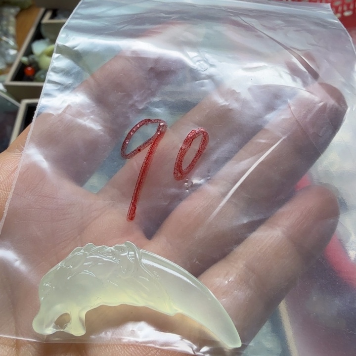 透闪石-蛇纹石玉吊坠未镶嵌