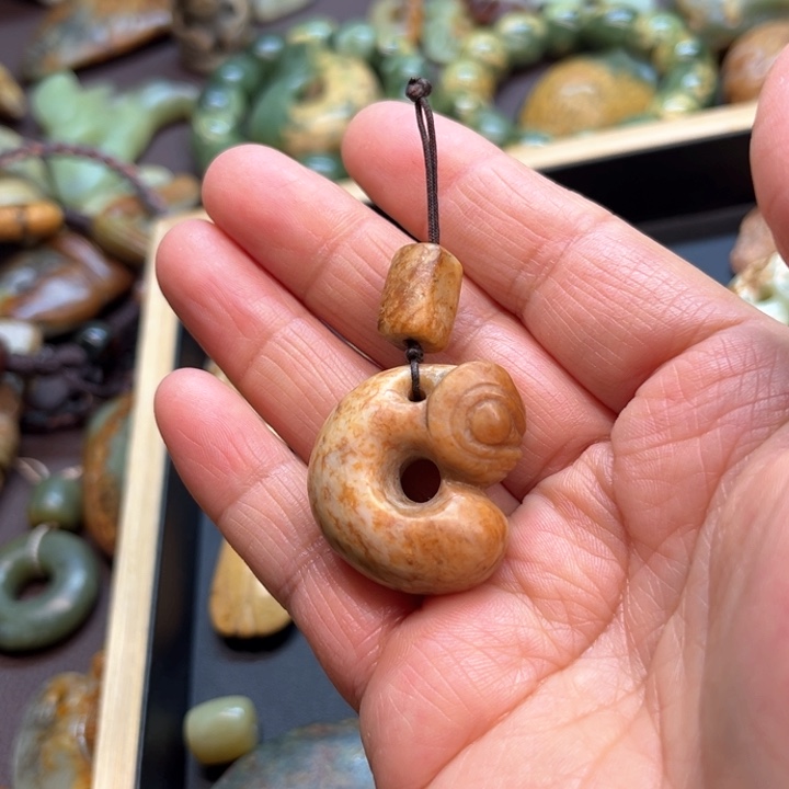 岫岩河磨玉（透闪石质玉）把件未镶嵌蔚*