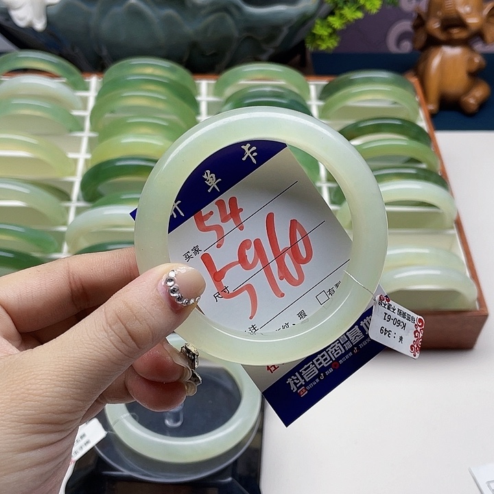 蛇纹石玉手镯未镶嵌雪**风