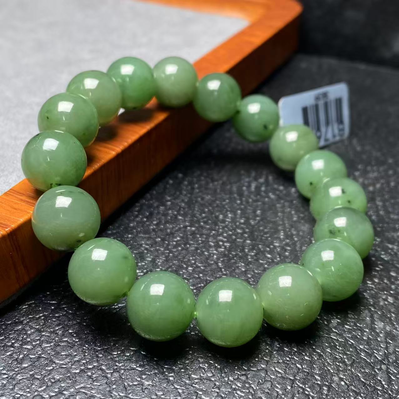 天然和田玉碧玉乌兰海猕猴桃圆珠手串精致百搭时尚