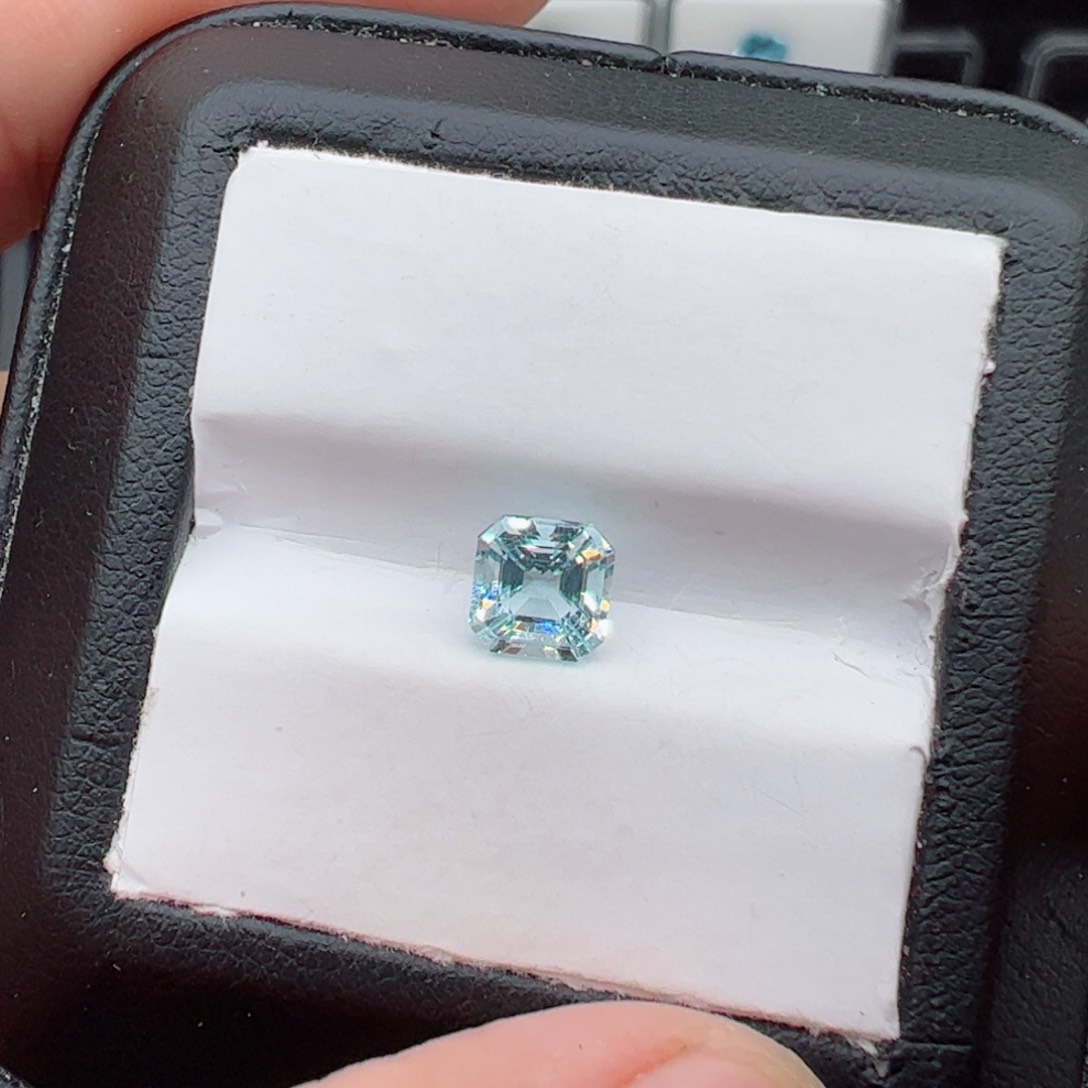 海蓝宝石裸石未镶嵌1.13克拉