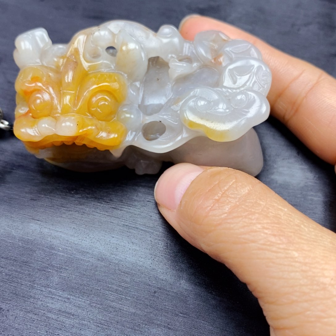 石英质玉（黄龙玉）颈饰未镶嵌