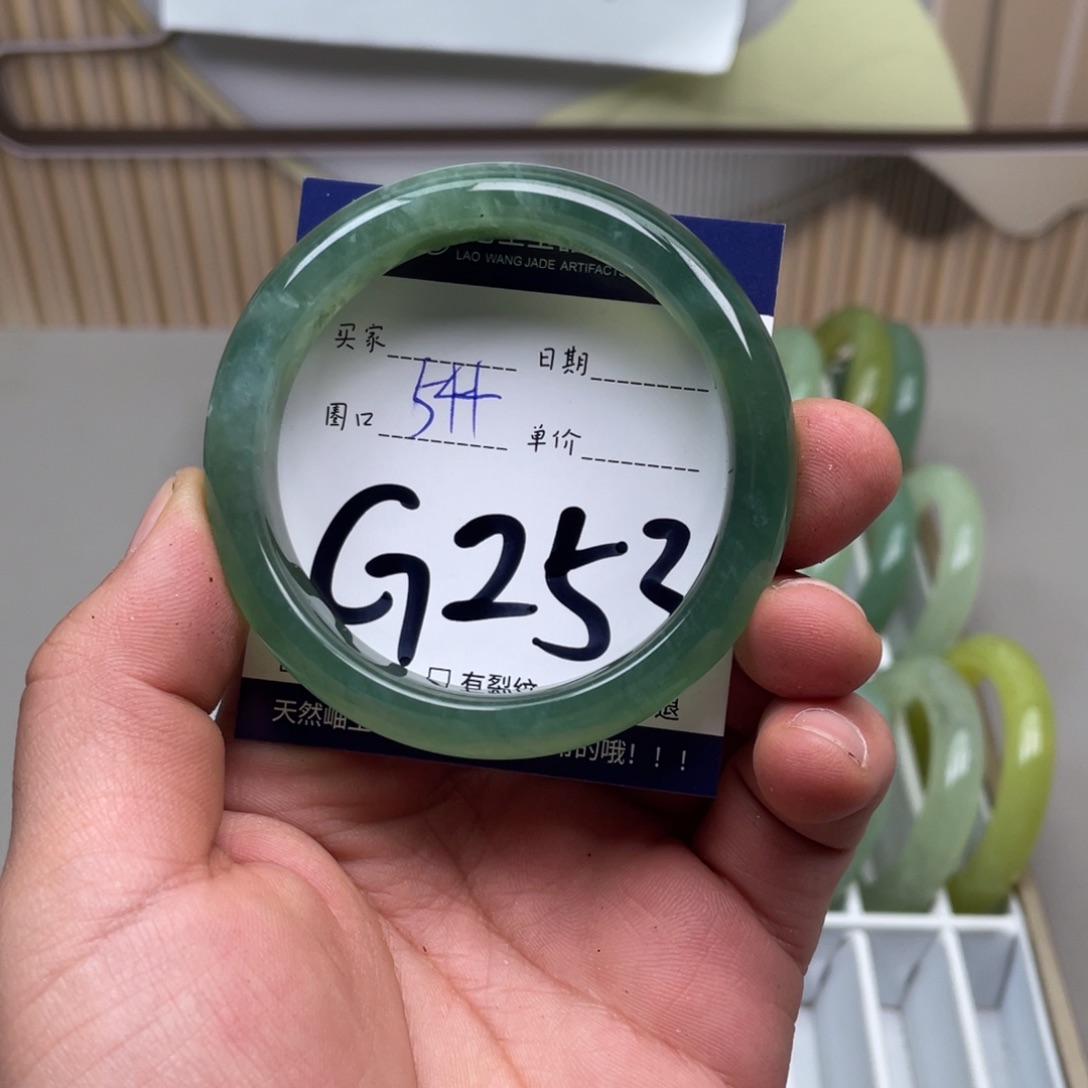 岫玉手镯手镯未镶嵌