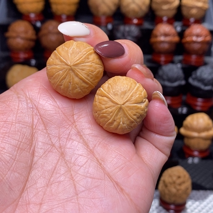 文玩核桃把件手捻四棱…………12