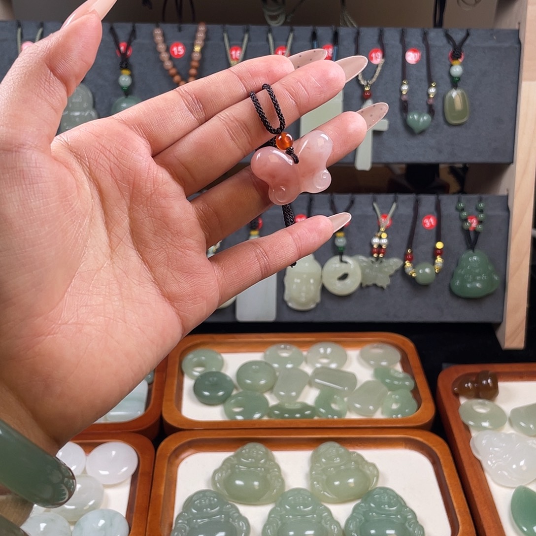 石英质玉未镶嵌颈饰