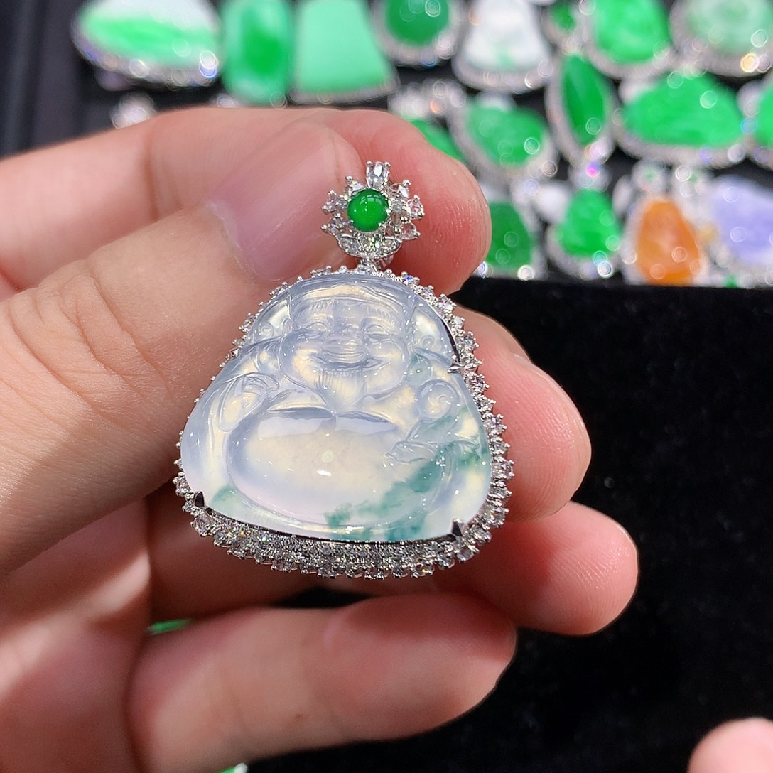 翡翠18K金镶嵌颈饰