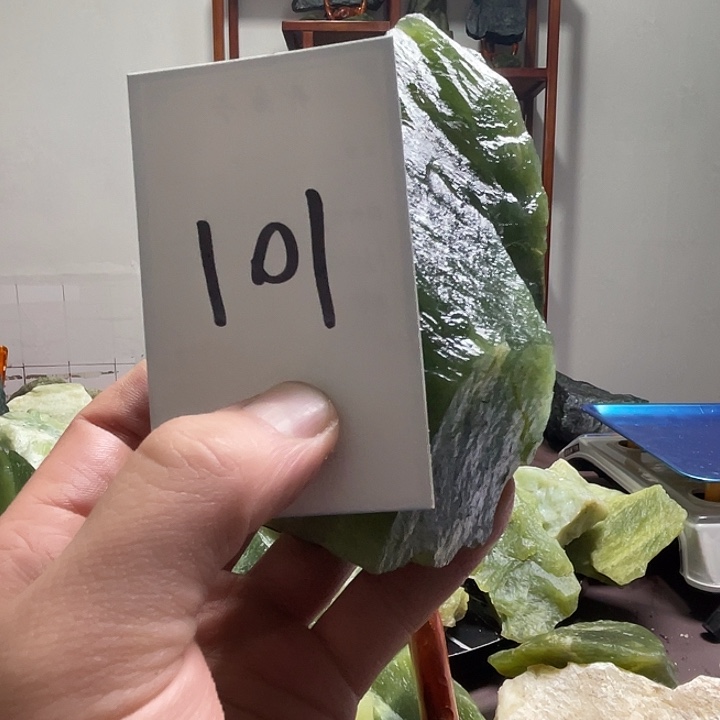 海***享蛇纹石玉未镶嵌珠宝奇石