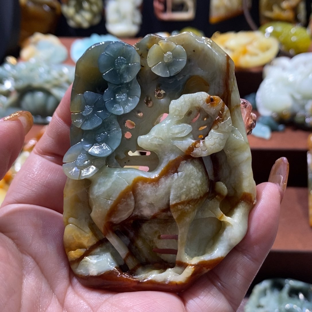 蛇纹石玉颈饰未镶嵌