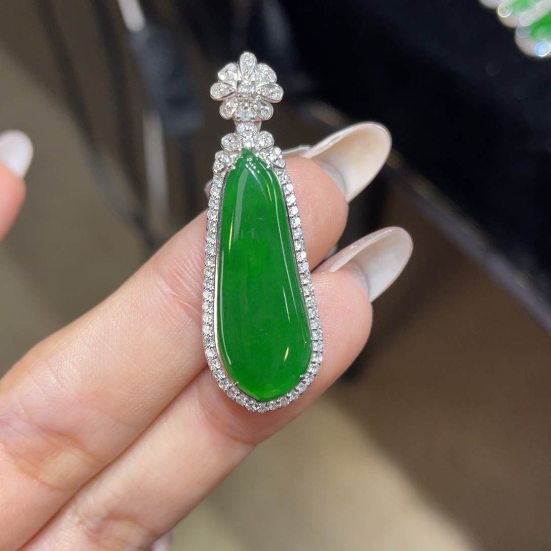 翡翠颈饰18K金镶嵌天然缅甸翡翠a货