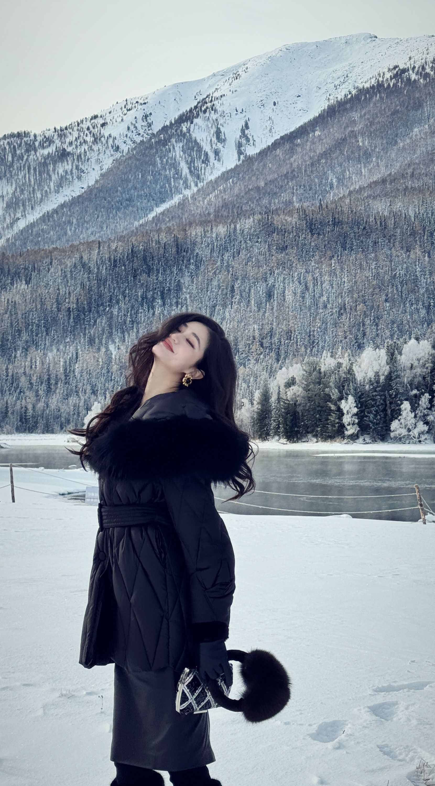 金南一原创貉子毛大毛领鹅绒服菱格收腰短款保暖羽绒服0200111252