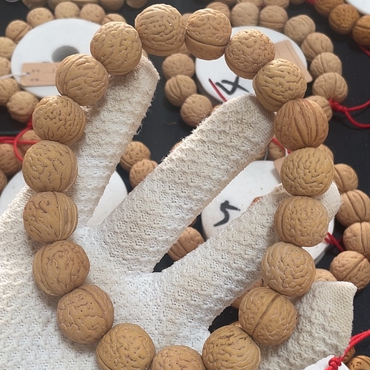 文玩核桃吊坠野生桃核，一物一图