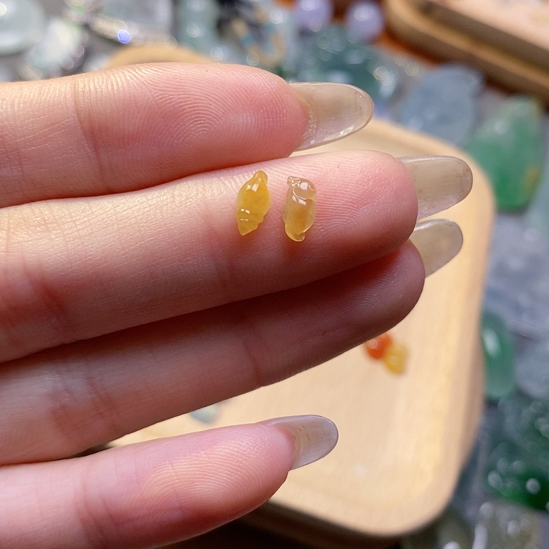 翡翠颈饰未镶嵌L**I翡翠