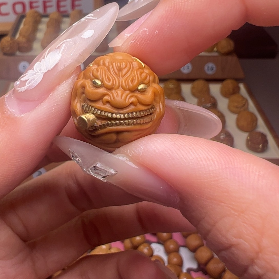 文玩核桃把件镶嵌款小辫烟鬼17左右尺寸全品有正常封口线