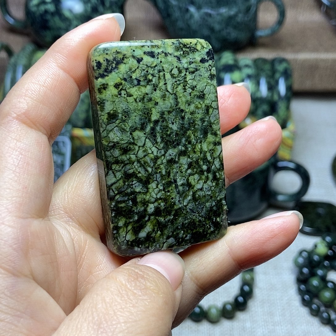 风***淡蛇纹石玉未镶嵌药王石