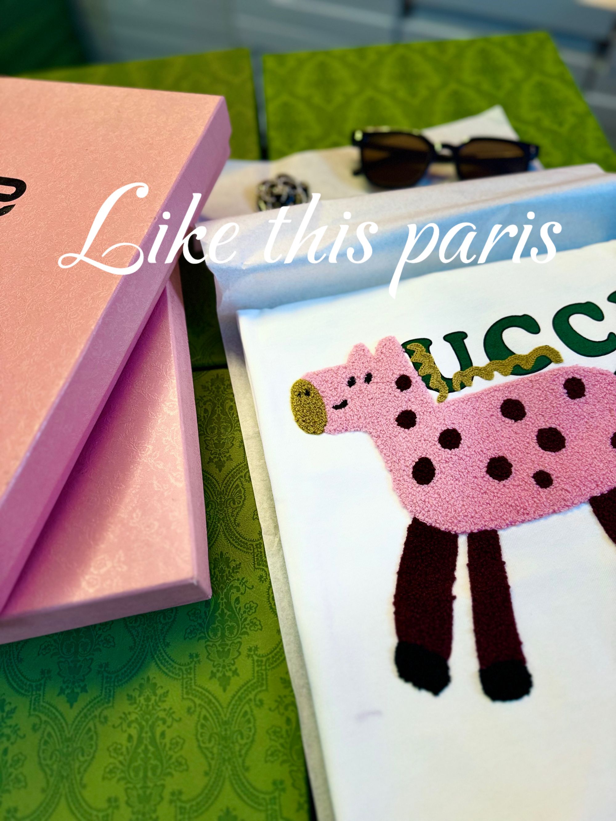 【粉色小马】2025新款印花轻奢时尚百搭夏季设计感短袖