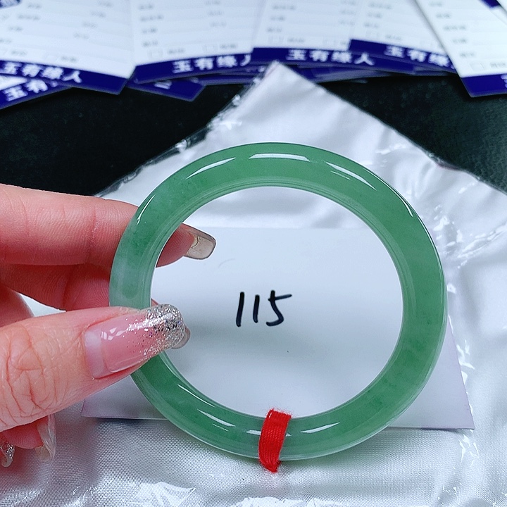 翡翠手镯（圆镯）未镶嵌