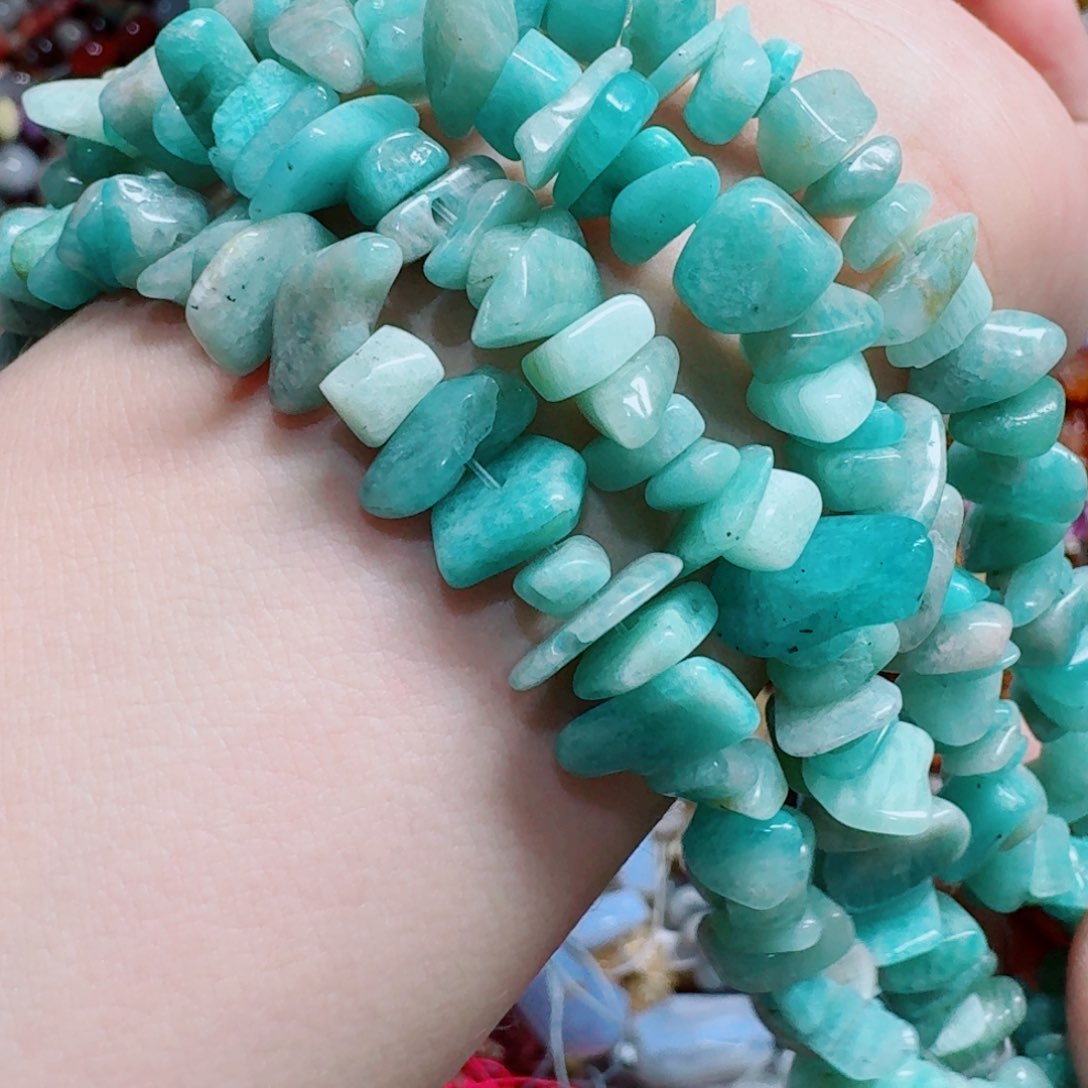 玛瑙/玉髓合金珠宝半成品天河石碎石一条