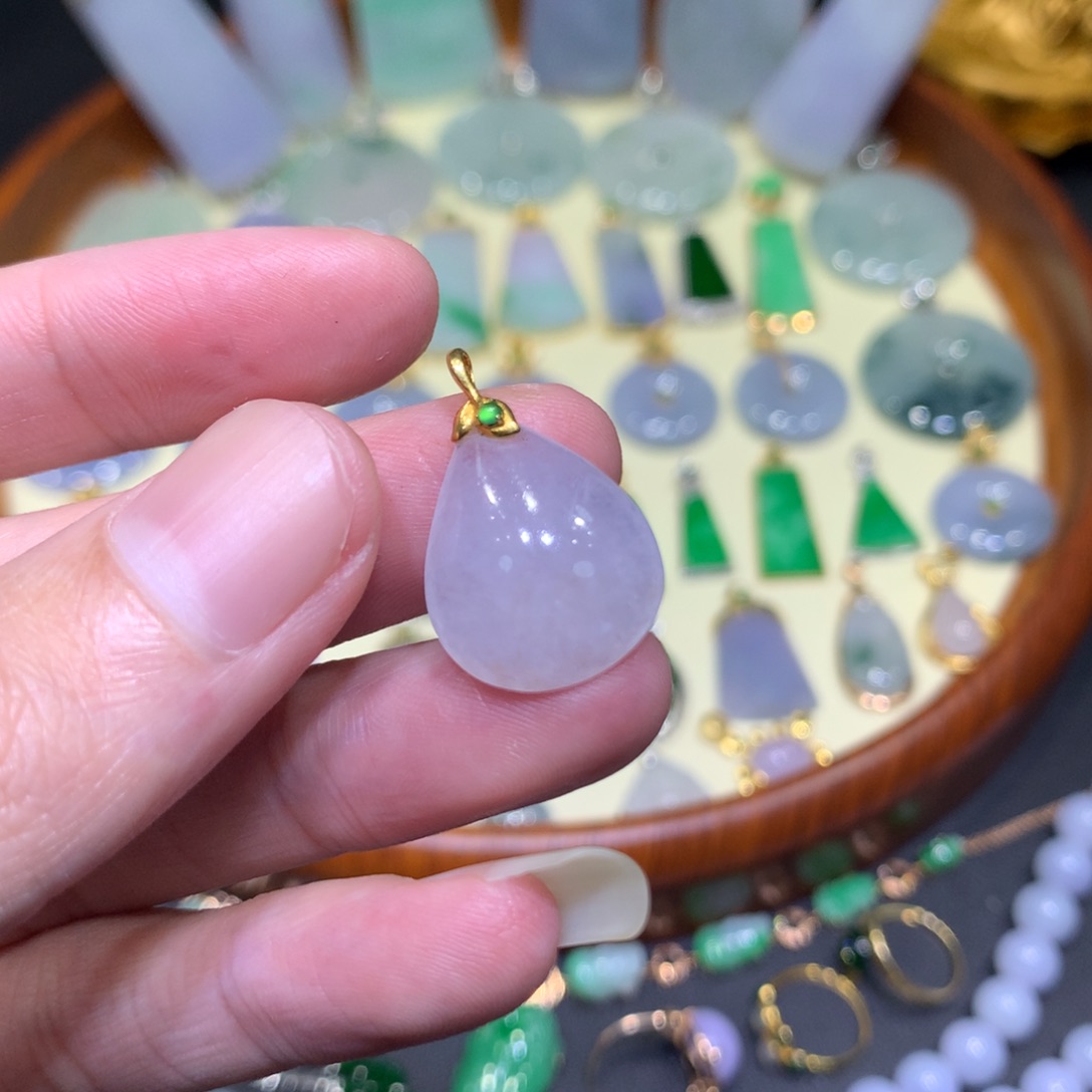 翡翠吊坠(不含链)18K金镶嵌