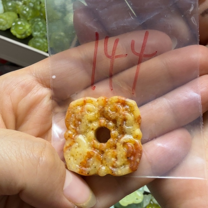 透闪石-蛇纹石玉挂坠未镶嵌醉**年