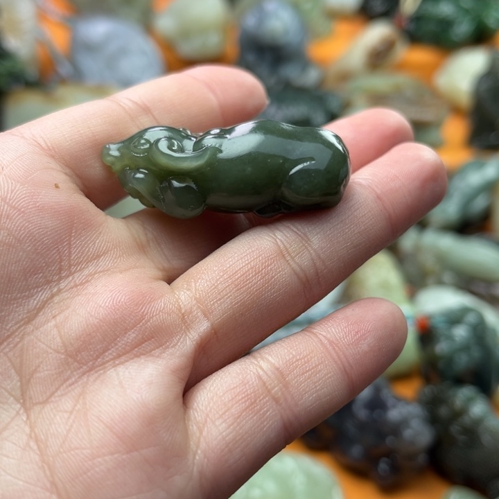 和田玉颈饰未镶嵌