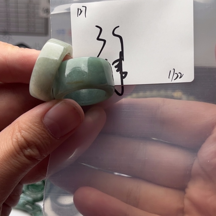 翡翠戒指未镶嵌万****心