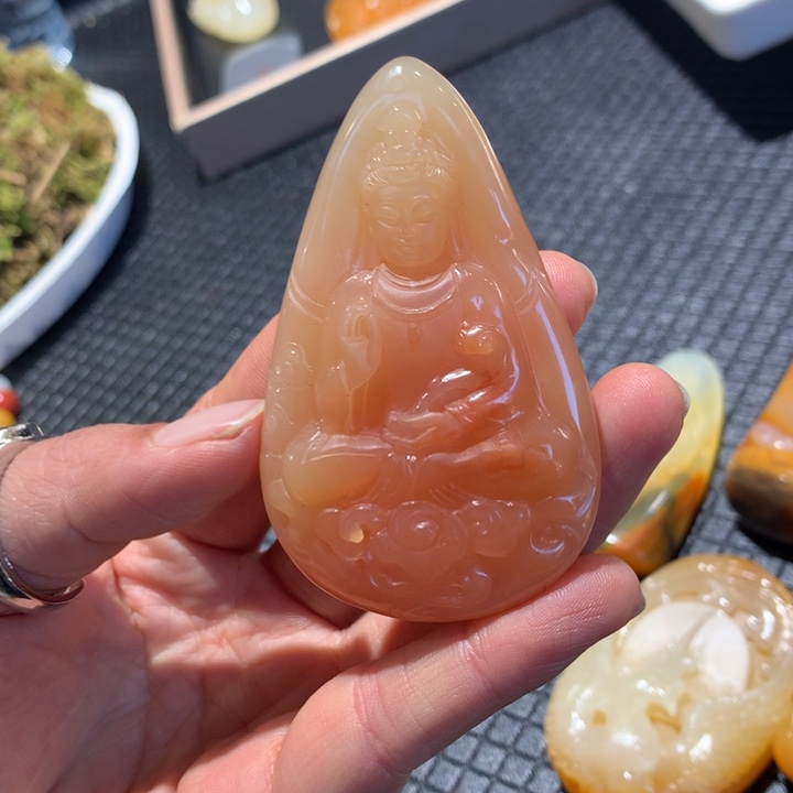 石英质玉（黄龙玉）未镶嵌颈饰