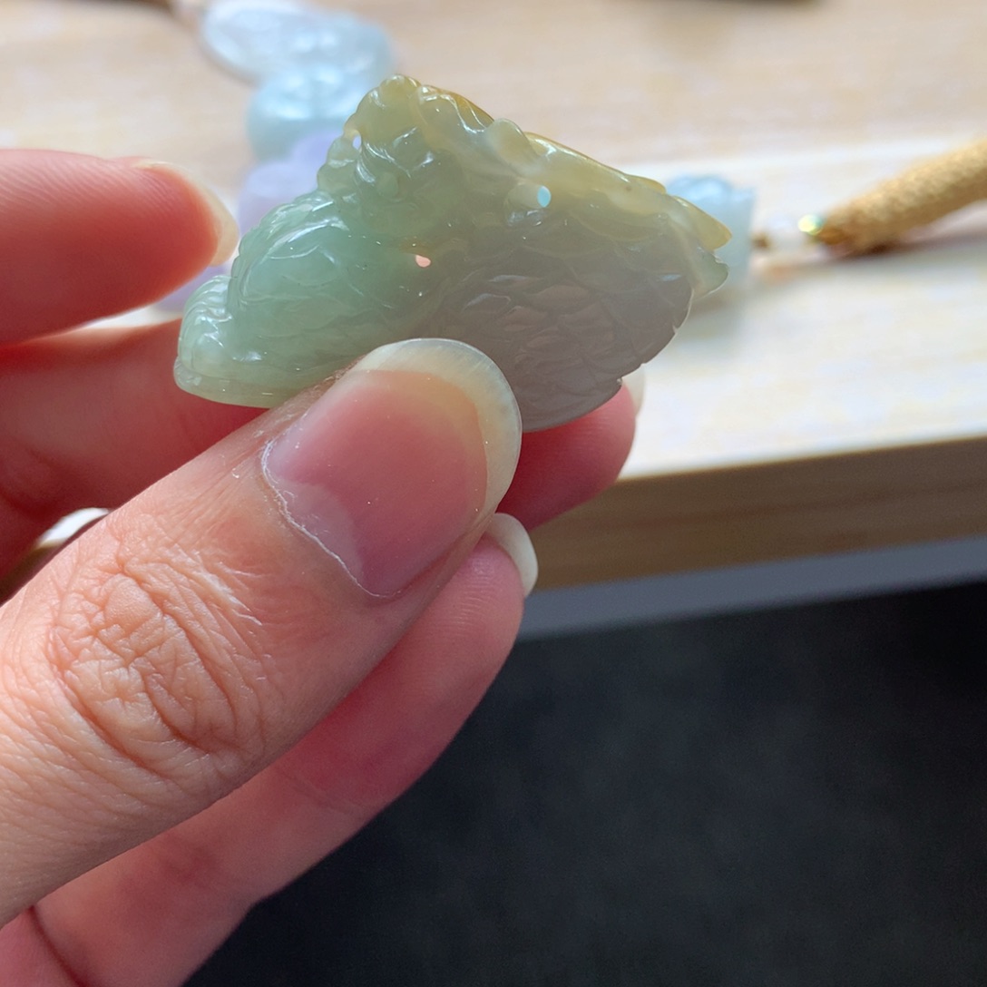 翡翠未镶嵌颈饰吊坠