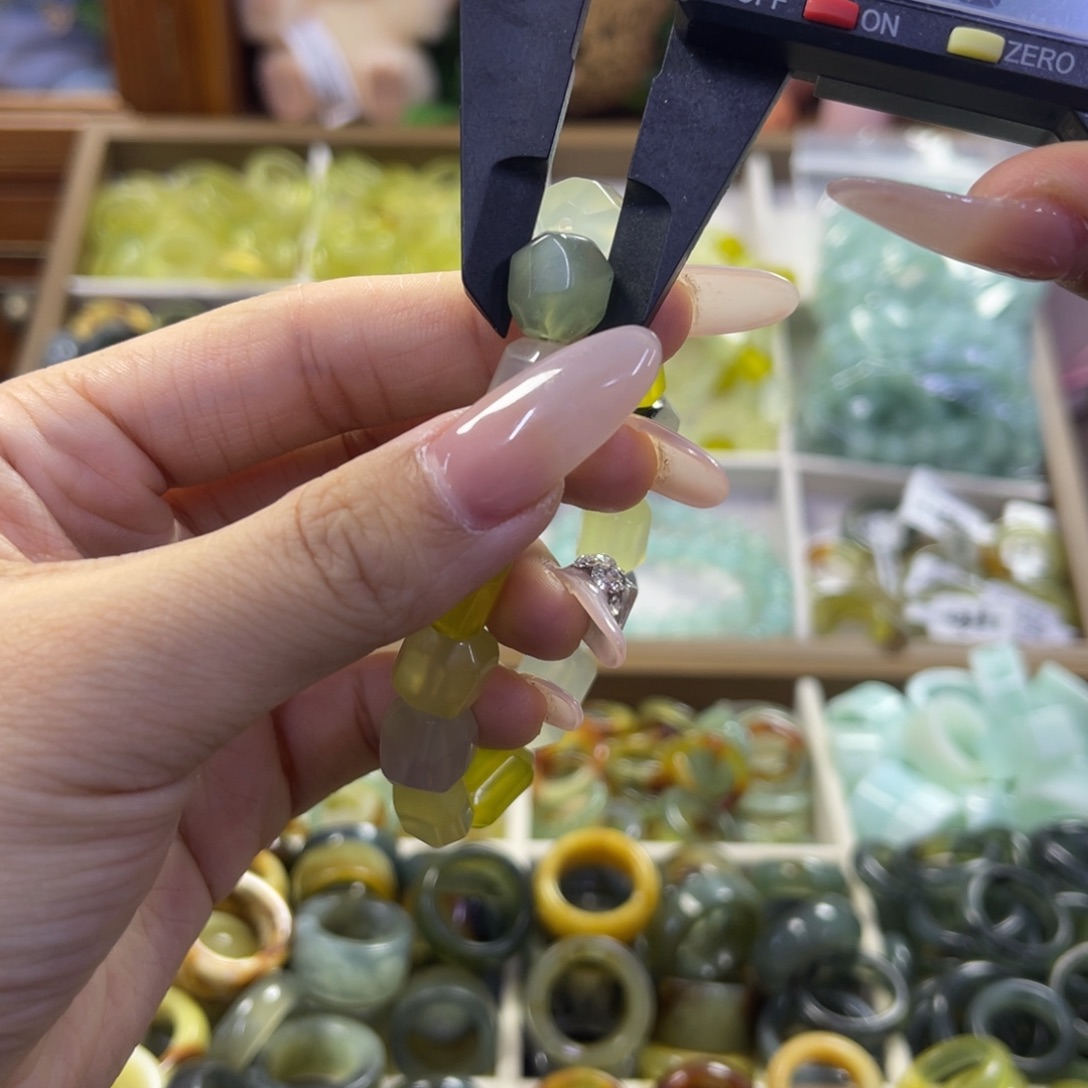 蛇纹石玉未镶嵌手镯4