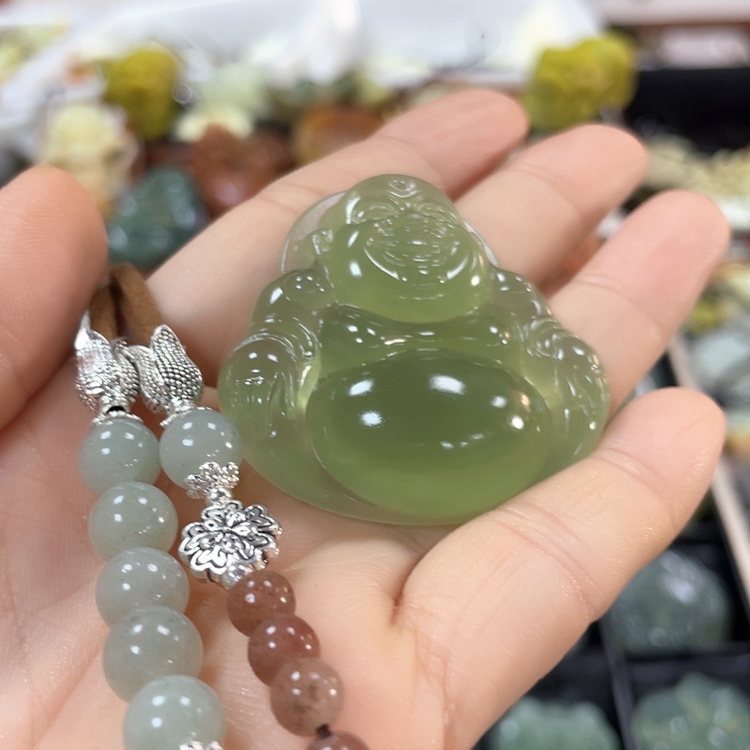 蛇纹石玉颈饰未镶嵌