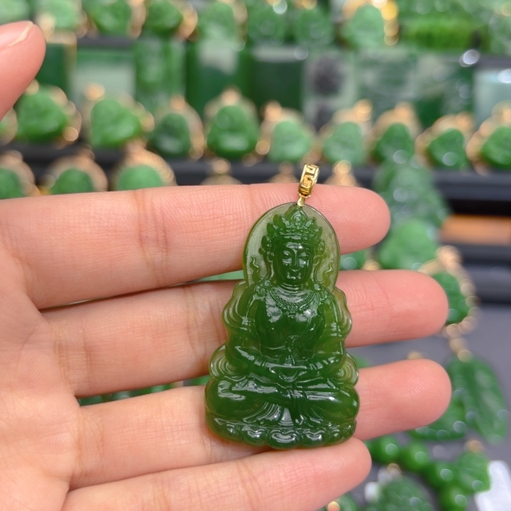 颈饰18K金镶嵌和田玉（碧玉）