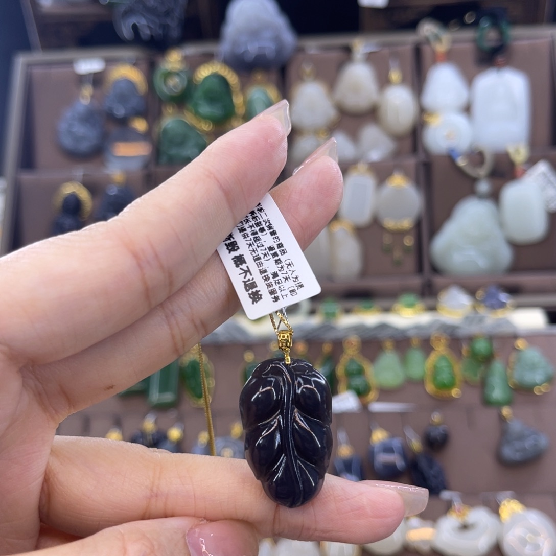 和田玉吊坠18K金镶嵌