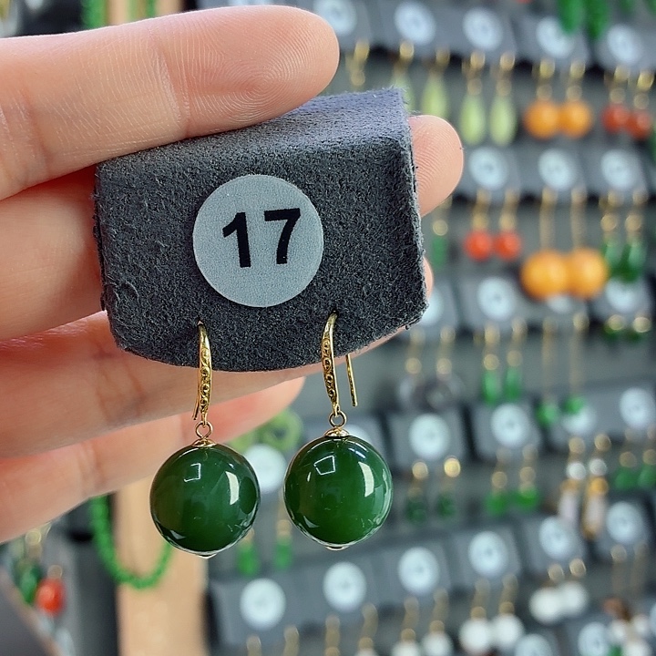 和田玉18K金镶嵌耳饰